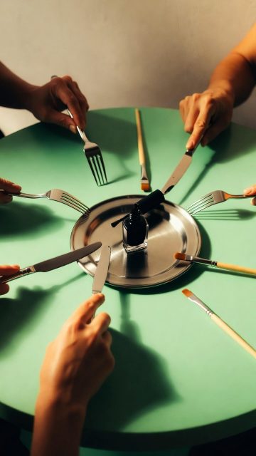 ¿Usarías el mismo cubierto que alguien desconocido acaba de utilizar…?🥄🫣

Entonces, ¿por qué compartir herramientas que trabajan directamente sobre tu piel y tus uñas?

En Felinas, cada detalle es distinto: todas nuestras limas son de un solo uso, y todas las herramientas se esterilizan cuidadosamente después de cada servicio.

Aquí no solo importa un resultado bonito, también importa (y mucho) un proceso cuidado ✨