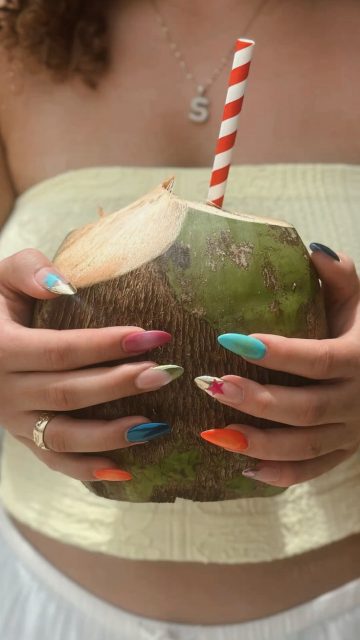 Este verano, luce uñas en Felinas 🌞💅🏼🥥