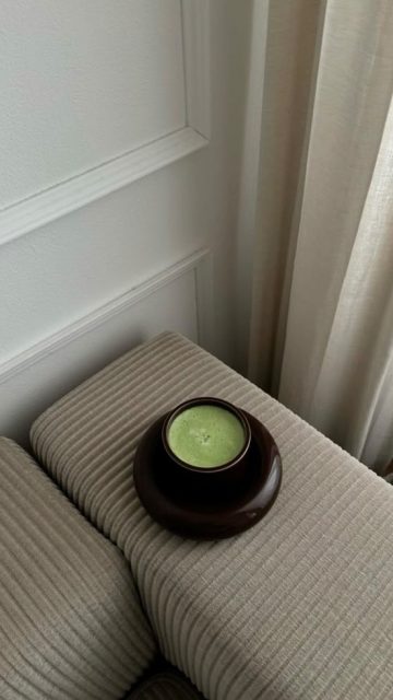 ¿A quién más le han entrado ganas de una sesión en Felinas? 🙋🏼♀️🙋🏽♀️🙋🏻🙋🏼♂️
En invierno no sacamos las manos de los bolsillos hasta que pasan por aquí ❤️🔥
Acabar (o empezar) el día cuidándote siempre es buen remedio para combatir el mal tiempo
Te esperamos en Felinas 🛋️
.
.
#Felinas #centrodestética #alicantemanicura