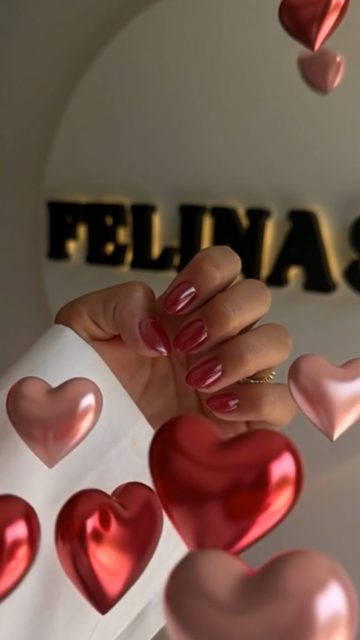 Este San Valentín en Felinas celebramos el amor con un regalo para ti 💝
Del 9 al 14 de febrero, si eliges un color entre: Candy, Couture, Flamenco, Bonfire, Love BIAB o Showtime 💅🏼 te llevas un 15% de descuento para la próxima cita
Quererse y cuidarse a una misma es la forma más bonita de amor 🫶🏼
Reserva tu cita y enamórate de tus uñas!!!