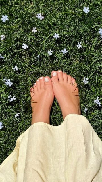 Esta es la señal que necesitabas para hacerte la pedicura !!!

Y este mes tiene recompensa ✨
Hazte la pedicura en abril y consigue un 15% de descuento en tu próxima cita.

Empieza la temporada con unos pies que se vean y se sientan sanos y bonitos 💗