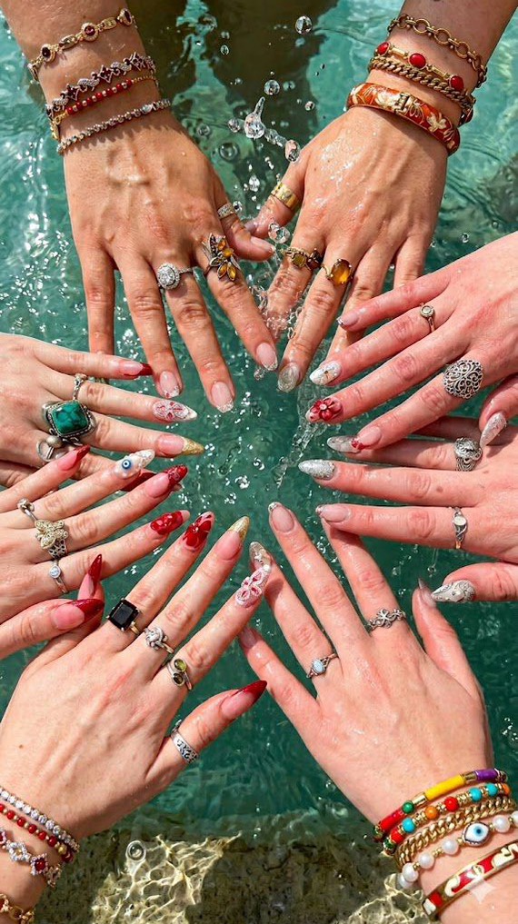 Seas la felina que seas, aquí siempre tendrás la puerta abierta para cuidarte y mimarte 💚

Consulta nuestros servicios para saber cuál se adapta mejor a tus uñas y a tu piel.

Te esperamos en nuestro centro 💅🏼